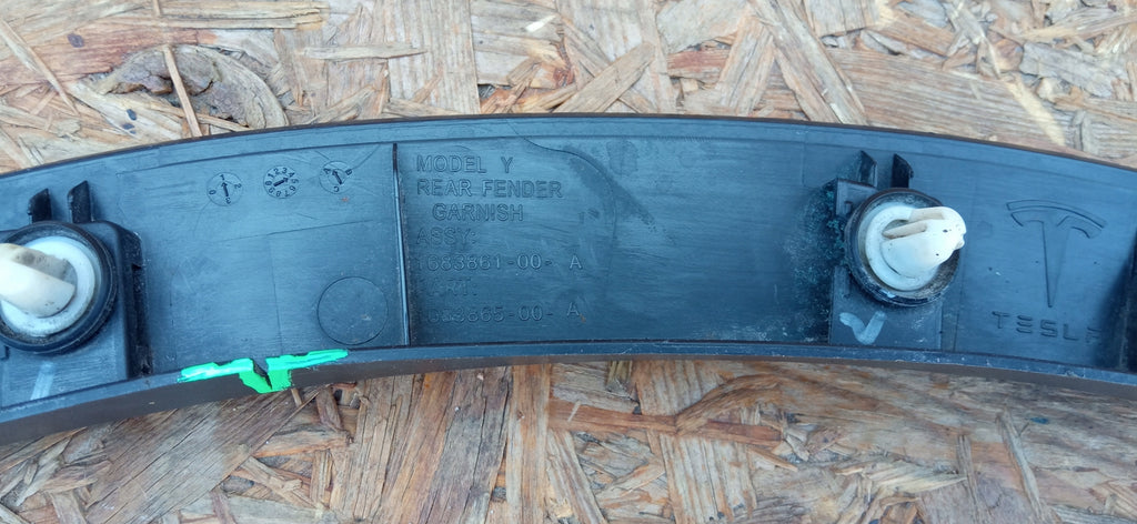 TESLA MODEL Y 22- LISTWA BŁOTNIKA LEWY LEWA TYŁ TYLNA 1683865-00-A