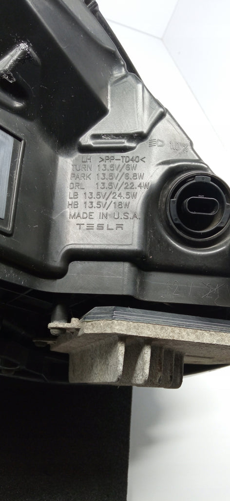 TESLA MODEL 3 III 17- SCHEINWERFER LINKS VORNE FULL LED 1077375-00-C