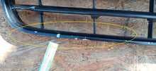 Load image into Gallery viewer, AUDI A5 8T LIFT 11- ATRAPA KRATKA ŚRODKOWA GRILL ZDERZAKA PRZÓD 8T0853651G