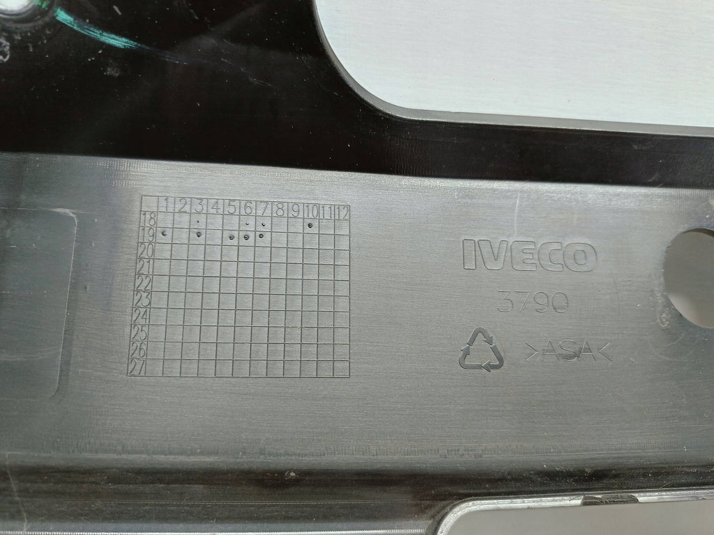 Iveco Daily 19- ATRAPA GRILL ZDERZAKA PRZÓD CHROM 5802317677
