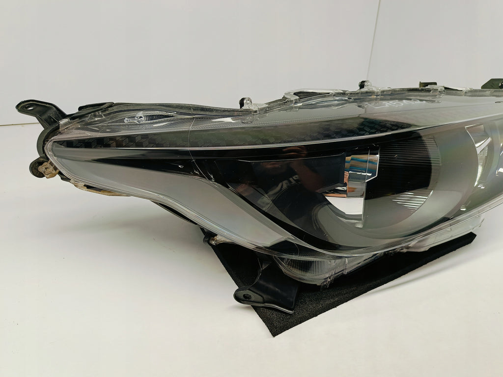TOYOTA YARIS IV 4 P21 19-LAMPA REFLEKTOR PRAWY PRZÓD SOCZEWKA KOITO K0-6 EU