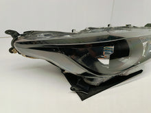 Load image into Gallery viewer, TOYOTA YARIS IV 4 P21 19-LAMPA REFLEKTOR PRAWY PRZÓD SOCZEWKA KOITO K0-6 EU