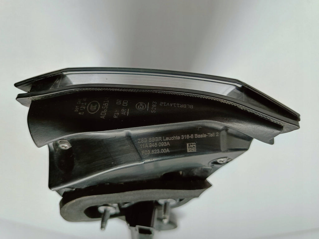 Volkswagen ID.4 ID4 20- BLENDA LAMPA KLAPY BAGAŻNIKA TYŁ 11A945093A
