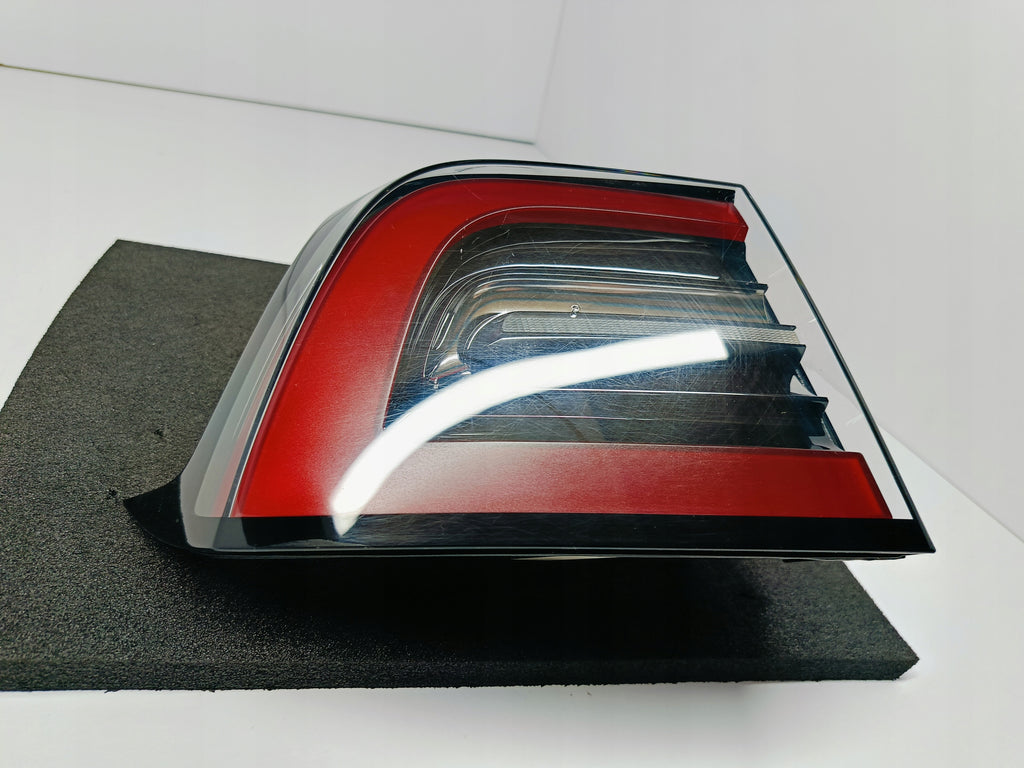 TESLA 3 III LIFT Y MY 20-RÜCKLEUCHTE LINKS LED 1502086-00-D