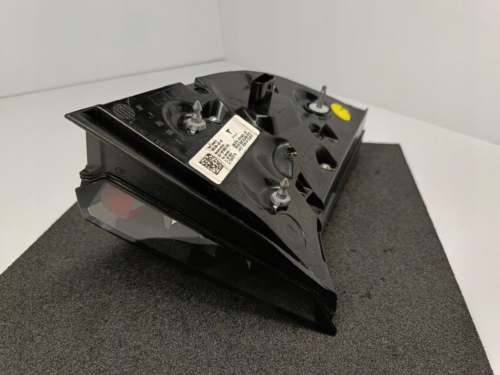 TESLA 3 M3 LIFT Y 20- HECKKLAPPENLEUCHTE RECHTS HINTEN LED OE 1502089-00-B
