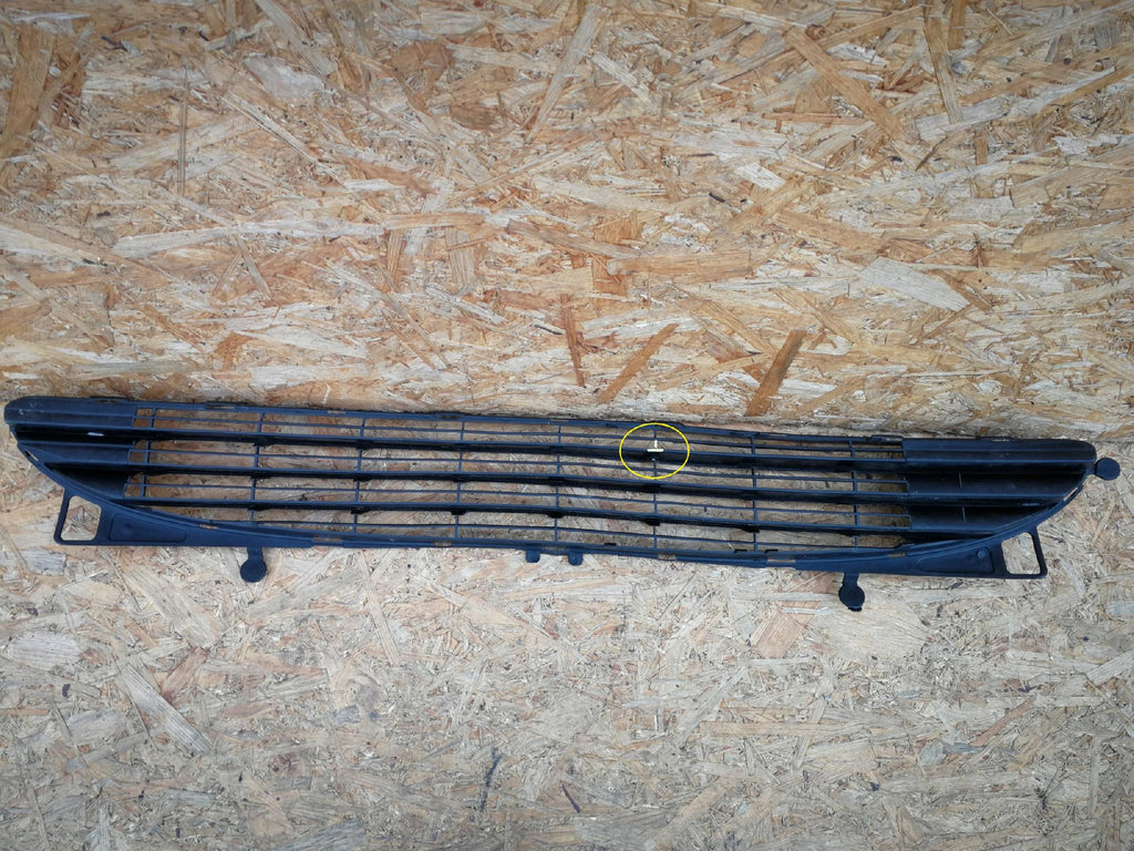 PEUGEOT 307 01- ATRAPA KRATKA DOLNA GRILL ZDERZAKA PRZÓD 9634014177B