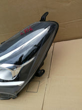 Załaduj zdjęcie do przeglądarki galerii, TOYOTA YARIS III LIFT 17- LAMPA REFLEKTOR LEWY PRZÓD KOITO 0D-197 EU OE