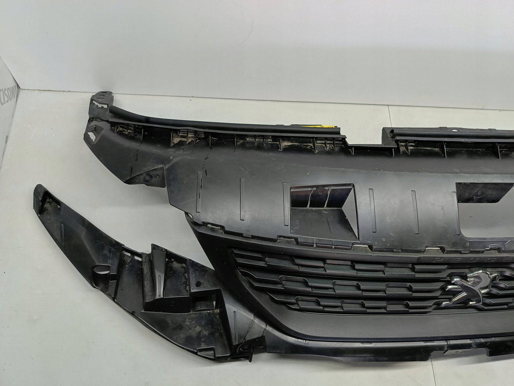 Peugeot Partner IV 4 18- ATRAPA GRILL ZDERZAKA PRZEDNIEGO 9818281980