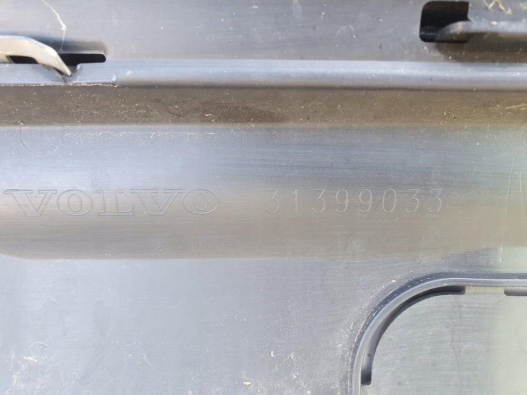 VOLVO XC60 ZDERZAK TYŁ TYLNY DOKŁADKA CHROM