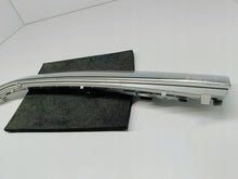 Laden Sie das Bild in den Galerie-Viewer, HYUNDAI IONIQ 5 V 21- LEUCHTBAND LEISTE BLENDE TAGFAHRLICHT LINKS VORNE 92108-GI