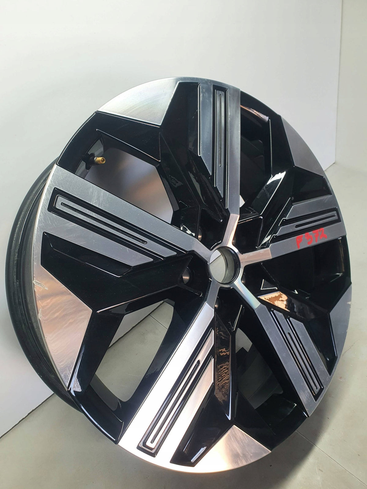 Renault Megane V E-Tech Jante Aluminium 7.0"x20" 5x114.3 ET34 403008508R — photo 5 sur 16