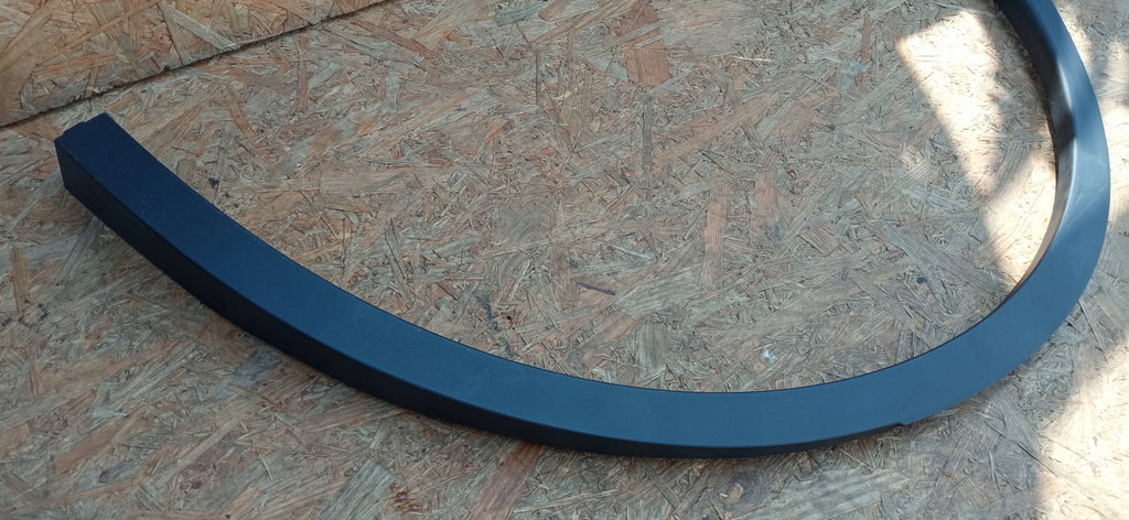 TESLA MODEL Y 22- KOTFLÜGELLEISTE HINTEN RECHTS 1683866-00-A