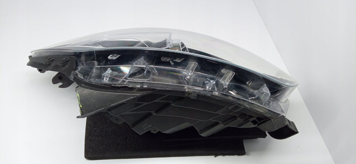 Renault Captur I 13- Lampa Reflektor Prawy Przód Zwykła H1 260105066R — zdjęcie 5 z 14