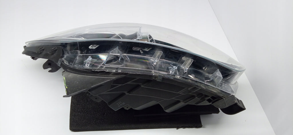 RENAULT CAPTUR I 13- LAMPA REFLEKTOR PRAWY PRZÓD ZWYKŁA H1 260105066R