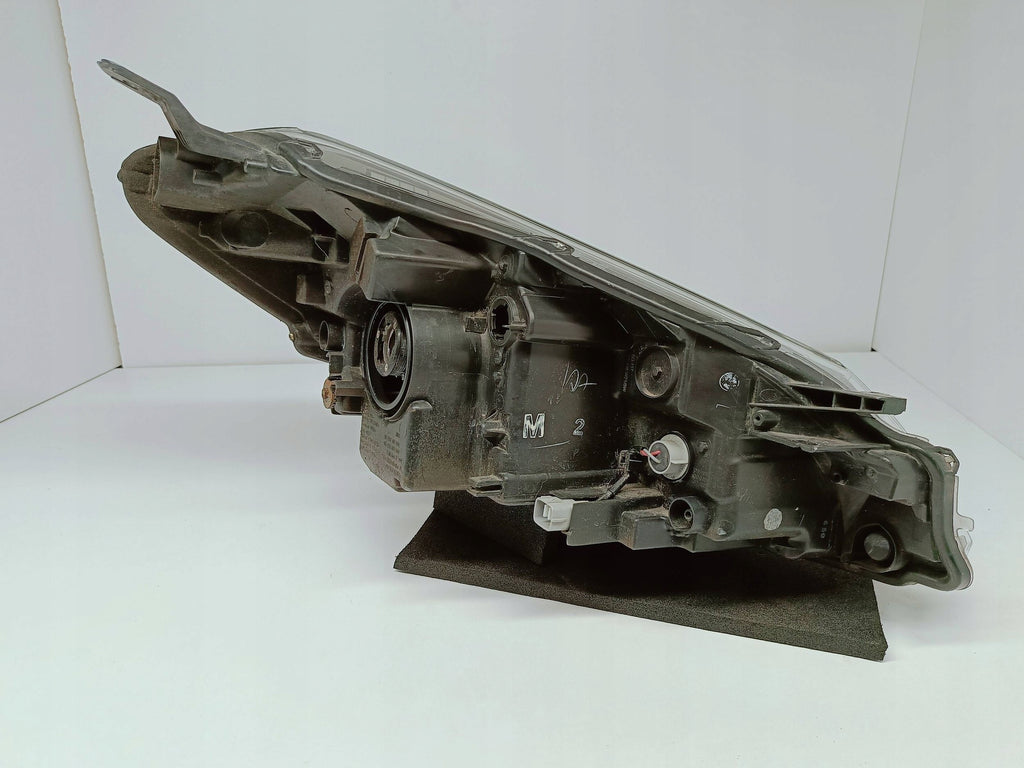 Toyota Yaris III FACELIFT 17- SCHEINWERFER LINKS LINSE + LED EU 0D-197