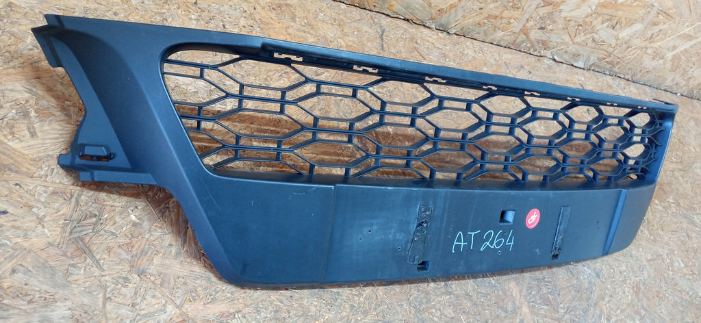 DACIA SANDERO II LIFT 17- ATRAPA ŚRODKOWA KRATKA GRILL 622541693R