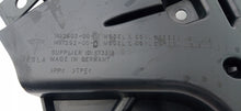 Laden Sie das Bild in den Galerie-Viewer, TESLA MODEL Y 20- WINDSCHUTZSCHEIBENRAHMEN VORNE ORIGINAL 1492603-00-D