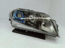 Laden Sie das Bild in den Galerie-Viewer, Suzuki Vitara III LY 15- LAMPA PRAWA PRZÓD LED NIEBIESKA KOITO 100-18095