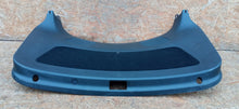 Laden Sie das Bild in den Galerie-Viewer, TESLA MODEL Y 20- HECKKLAPPENVERKLEIDUNG HINTEN LAUTSPRECHER 1536684-00-C
