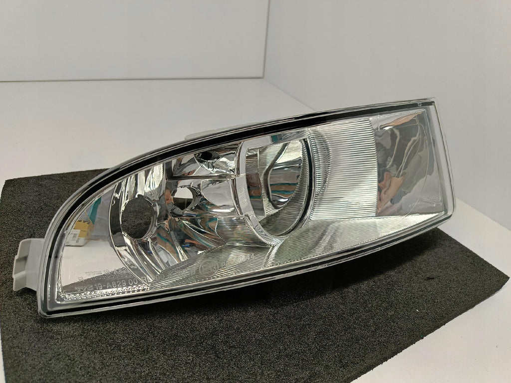 SKODA OCTAVIA II FL 08- HALOGEN LAMPA PRAWY PRZÓD H8/P21W TYC 19-0829-01-2