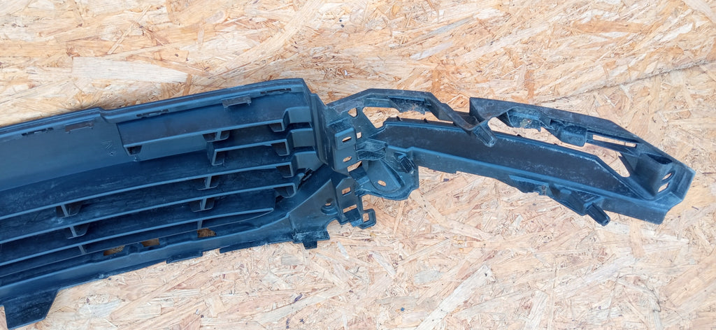 RENAULT CLIO 4 IV LIFT 16- ATRAPA KRATKA ŚRODKOWA GRILL 622541048R