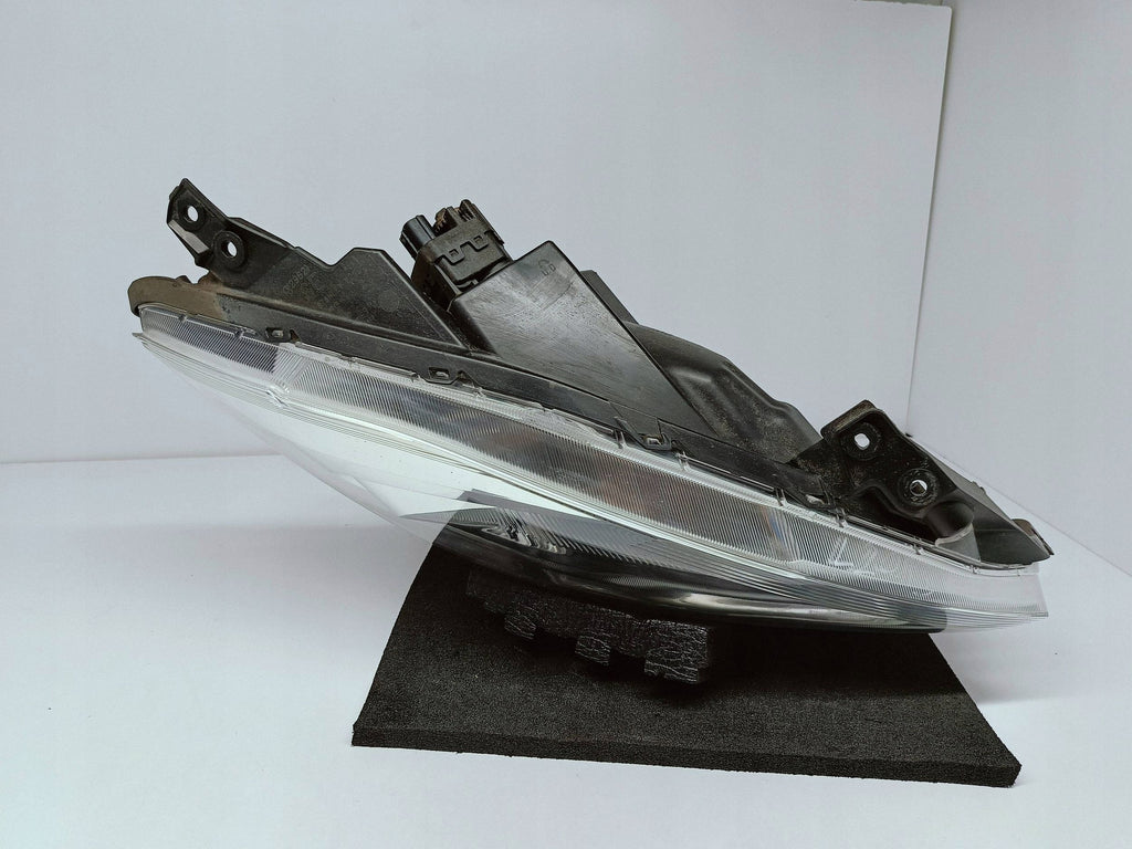 Suzuki Swift MK8 17- LAMPA PRAWA PRZÓD PRZEDNIA ZWYKŁA STANLEY W2962