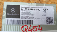 Załaduj zdjęcie do przeglądarki galerii, MERCEDES W293 EQC GWIAZDA EMBLEMAT ZNACZEK TYLNEJ KLAPY A0998108500 7297