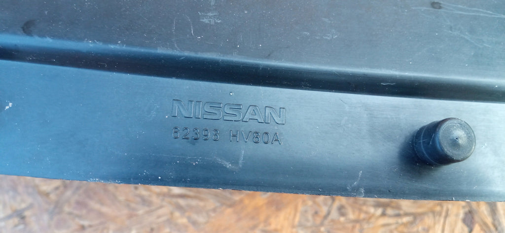NISSAN QASHQAI II J11 LIFT 17- OSŁONA GÓRNA PASA PRZEDNIEGO 62398HV80A