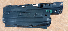 Laden Sie das Bild in den Galerie-Viewer, FIESTA MK8 PUMA MK2 16- UNTERBODENSCHUTZ LINKS H1BB-11133-AC