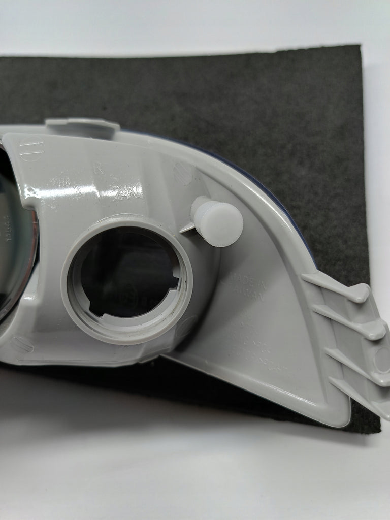 SKODA OCTAVIA II FL 08- HALOGEN LAMPA PRAWY PRZÓD H8/P21W TYC 19-0829-01-2
