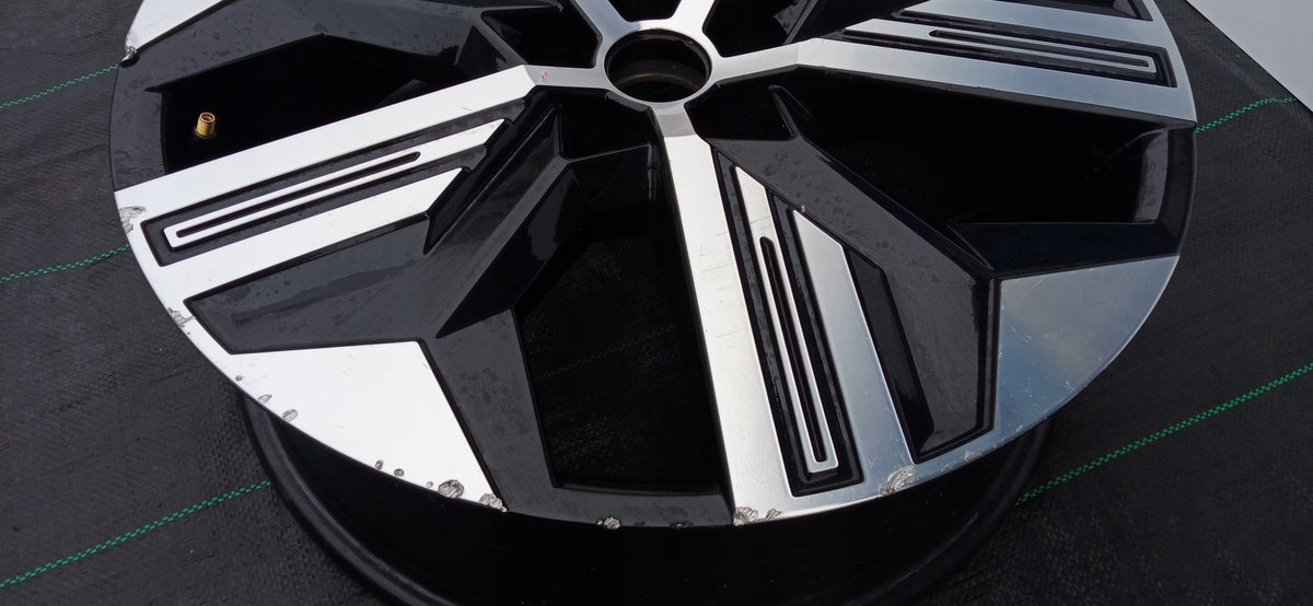 Felga Aluminiowa Renault Megane V E-Tech 7.0"x20" 5X114.3 ET34 403008508R — zdjęcie 6 z 15