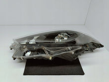 Laden Sie das Bild in den Galerie-Viewer, TOYOTA YARIS IV 4 19- SCHEINWERFER LINKS VORNE LINSE KOITO K0-6 EU