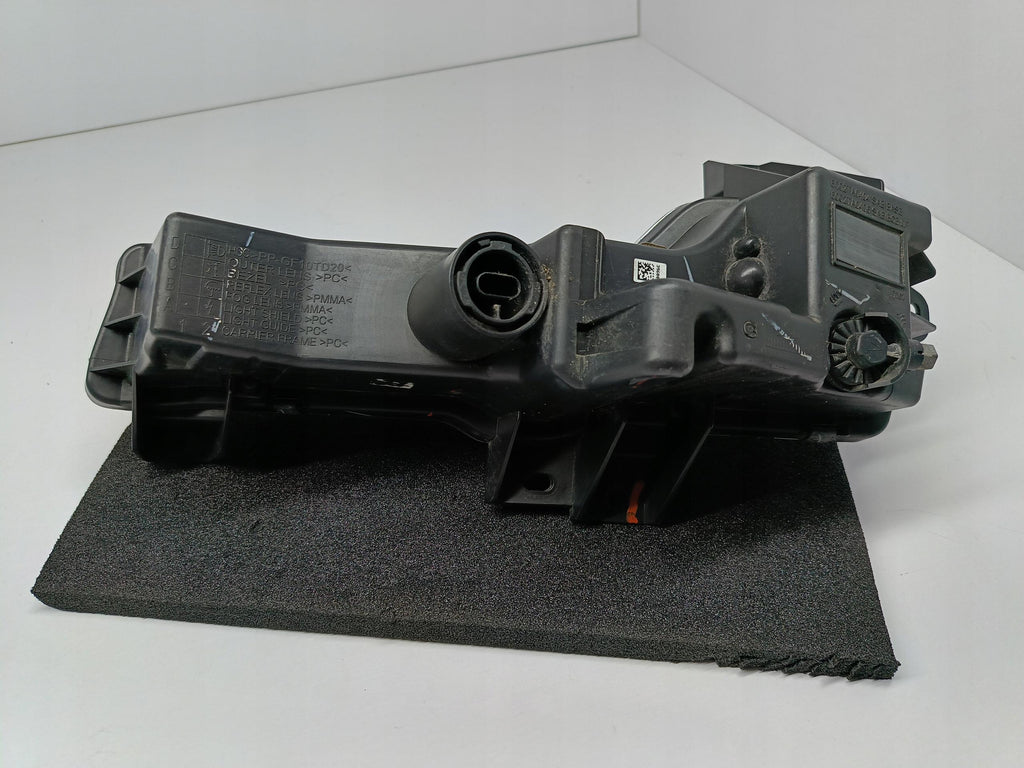 TESLA MODEL 3 M3 17-HALOGEN DRL PRAWY LAMPA PRZECIWMGIELNA LED 1077396-00-C