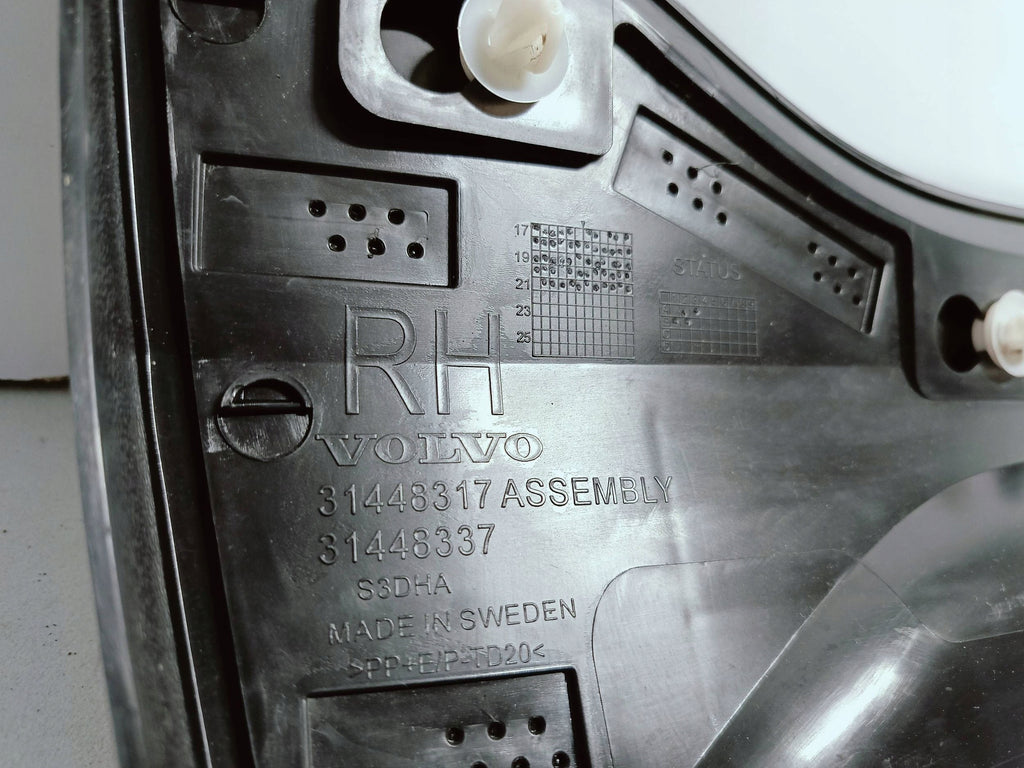 Volvo XC40 XC 40 II 17- LEISTE VERKLEIDUNG TÜR VORNE RECHTS 31448337