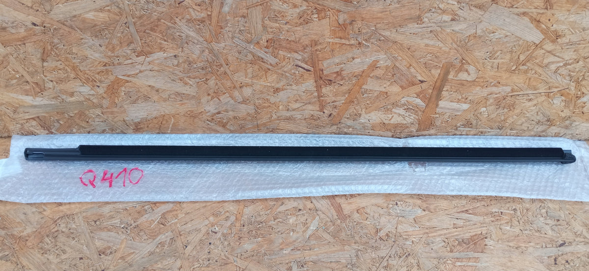 VW Golf VII 7 13- 5D Trim Strip Zgarniająca Front Left Door New 5G4837477 — photo 5 of 7