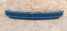 Laden Sie das Bild in den Galerie-Viewer, SKODA OCTAVIA III 13- KÜHLERGRILL STOßSTANGENGITTER VORNE 5E0853677