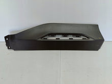 Laden Sie das Bild in den Galerie-Viewer, Toyota Yaris Cross 20- TÜRLEISTE HINTEN RECHTS 75077-0D020