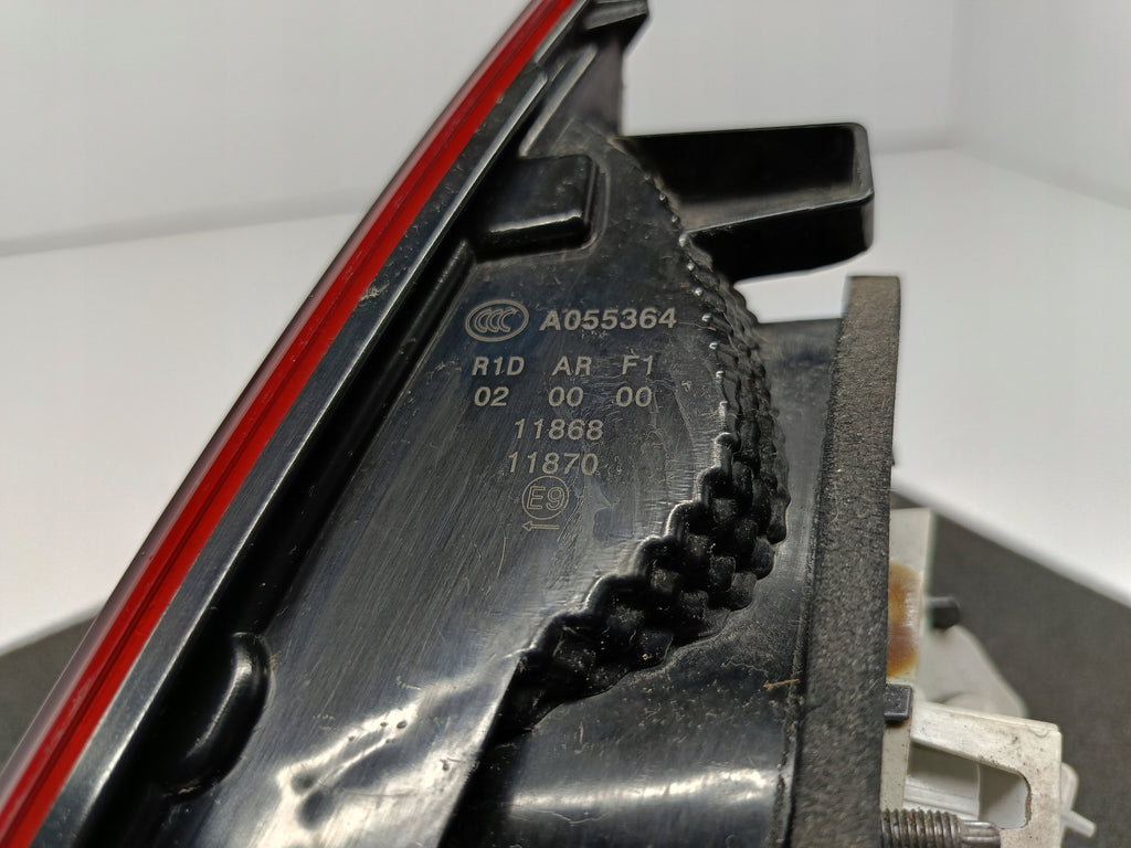 VW TOURAN II 5TA 15- LAMPA KLAPY BAGAŻNIKA LEWY TYŁ 5TA945093D