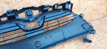 Laden Sie das Bild in den Galerie-Viewer, TOYOTA YARIS IV 4 P21 19- KÜHLERGRILL STOßSTANGE VORNE 53101-K0050