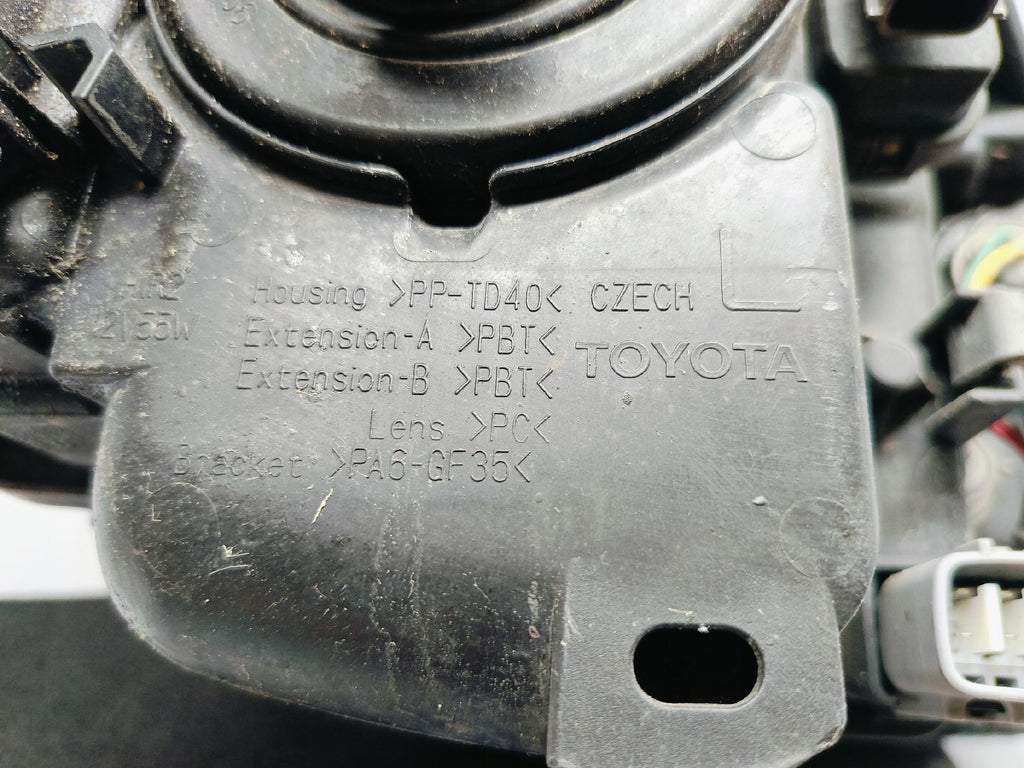 TOYOTA YARIS III LIFT 14- SCHEINWERFER LINKS VORNE KOITO OD-160