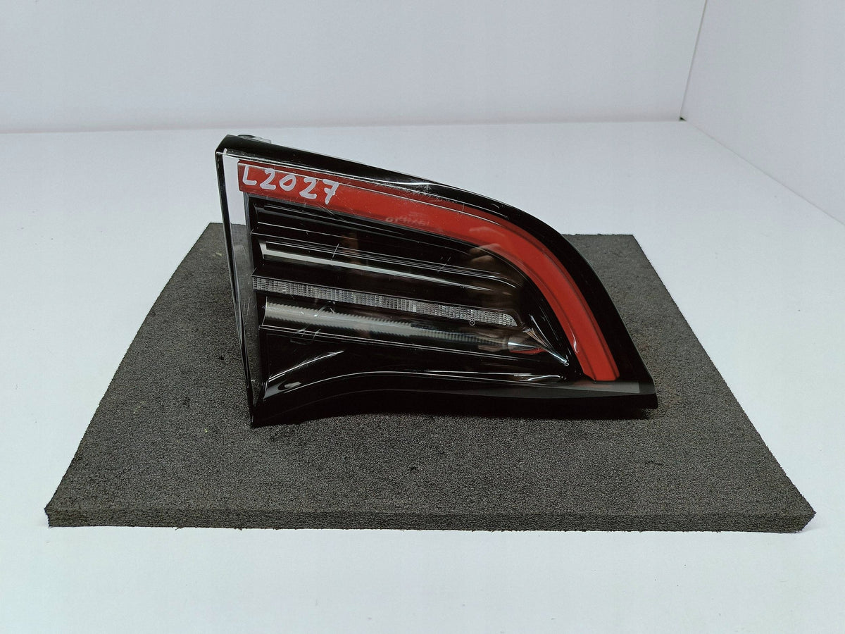 Tesla Model 3 Lift Y 20- Heckklappenleuchte Links LED OE1502088-00-B — Foto 1 von 13