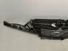 Laden Sie das Bild in den Galerie-Viewer, Opel Grandland X 17- GRILL BLENDE STOSSSTANGE VORNE UNTER KAMERA YP00023977