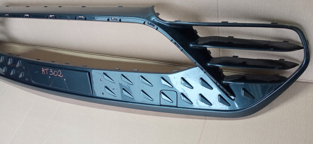 SEAT CUPRA BORN 21- ATRAPA GRILL KRATKA ŚRODKOWA ZDERZAKA PRZÓD 10E805903C