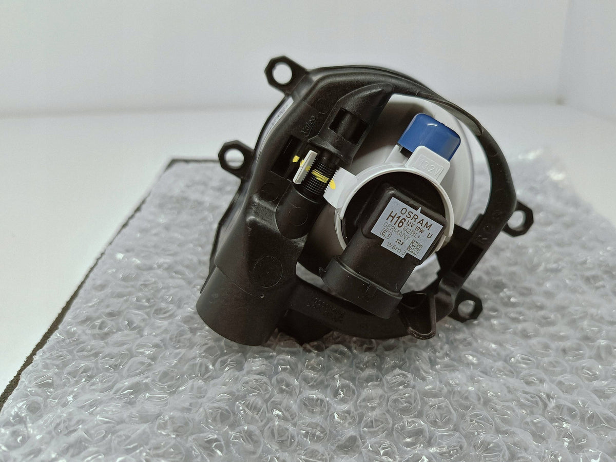 Toyota Yaris III Auris II Halogen Lampa Przeciwmgielna Prawa OE 81210-02110 — zdjęcie 6 z 11