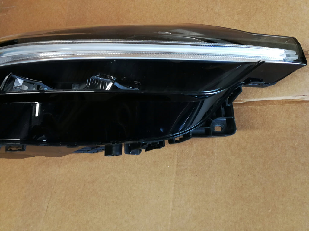 VOLVO XC60 II LIFT 20- LAMPA PRAWA PRZÓD PRZEDNIA MID LHD FULL LED 32342515