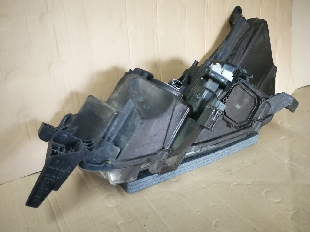 TOYOTA HILUX VIII 8 15- LAMPA REFLEKTOR PRAWY PRZÓD LED KOITO 0K-56