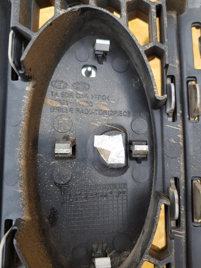 KIA PICANTO II 11- KÜHLERGRILL STOSSFÄNGERGITTER VORNE 86351-1Y000
