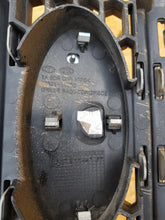 Laden Sie das Bild in den Galerie-Viewer, KIA PICANTO II 11- KÜHLERGRILL STOSSFÄNGERGITTER VORNE 86351-1Y000