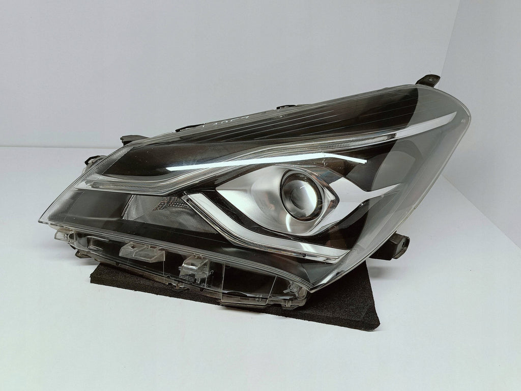 Toyota Yaris III LIFT 17- LAMPA LEWA PRZÓD SOCZEWKA + LED EU 0D-197