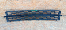 Load image into Gallery viewer, SKODA OCTAVIA III 13- ATRAPA GRILL KRATKA ZDERZAKA PRZEDNIEGO 5E0853677